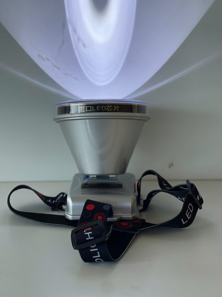 Đèn soi ếch pin liền mã đèn A1 thiết kế chóa 10cm , thân vỏ nhựa ABS , 3 pin 18650