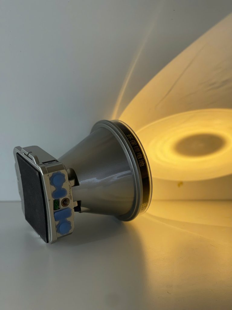 Đèn soi ếch pin liền mã đèn A1 thiết kế chóa 10cm , thân vỏ nhựa ABS , 3 pin 18650